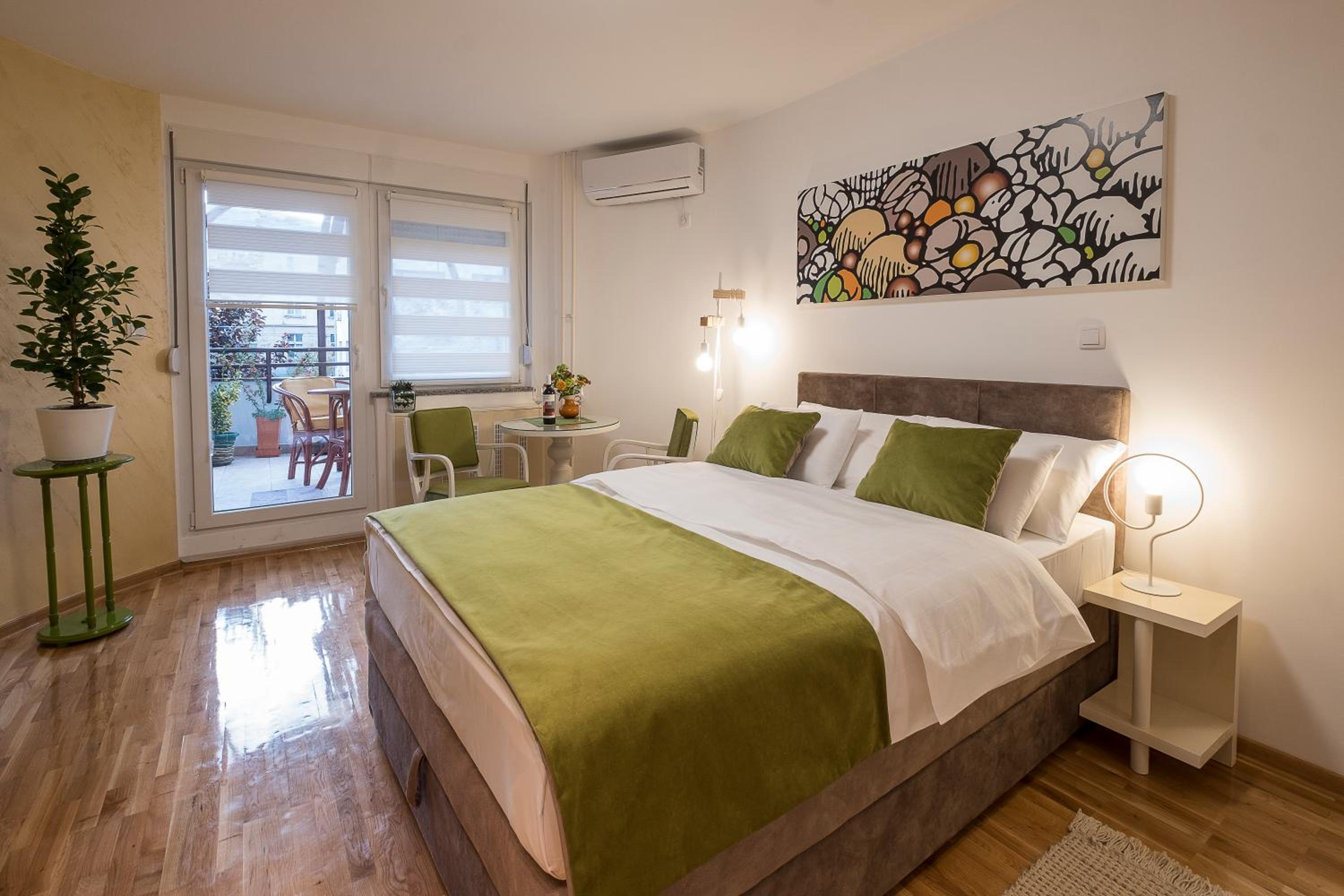 Cozy studio with a terrace near Slavija square view 4