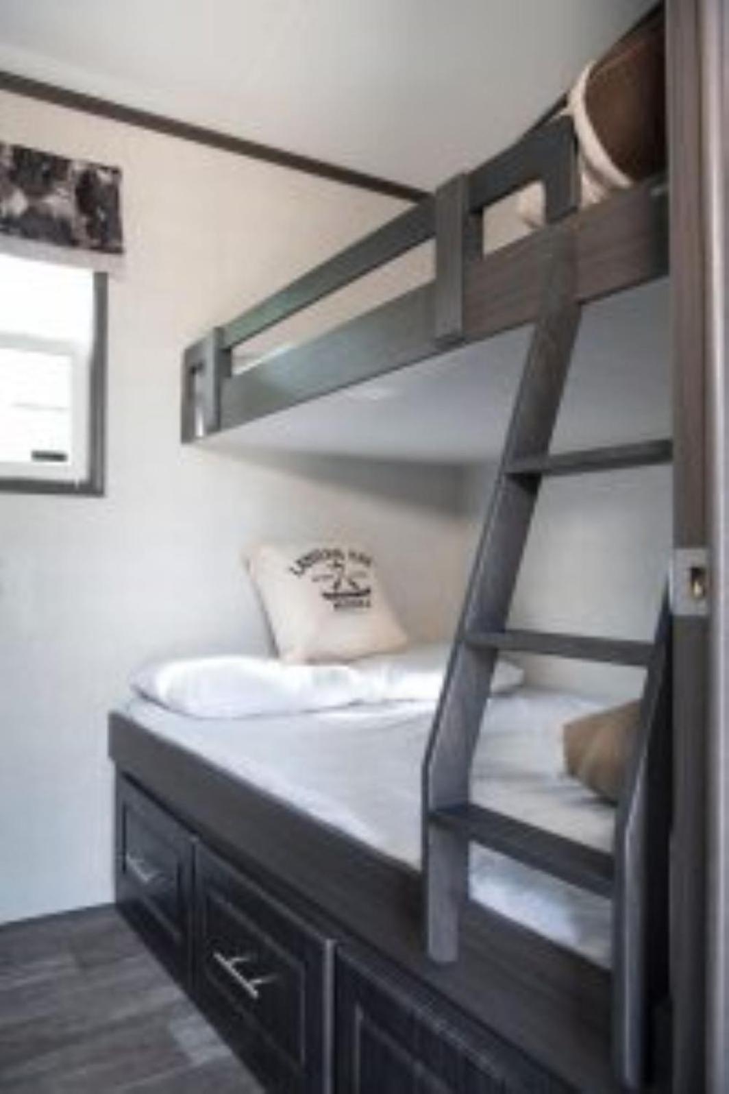 2 Bedroom Cottage Maple Ridge 9