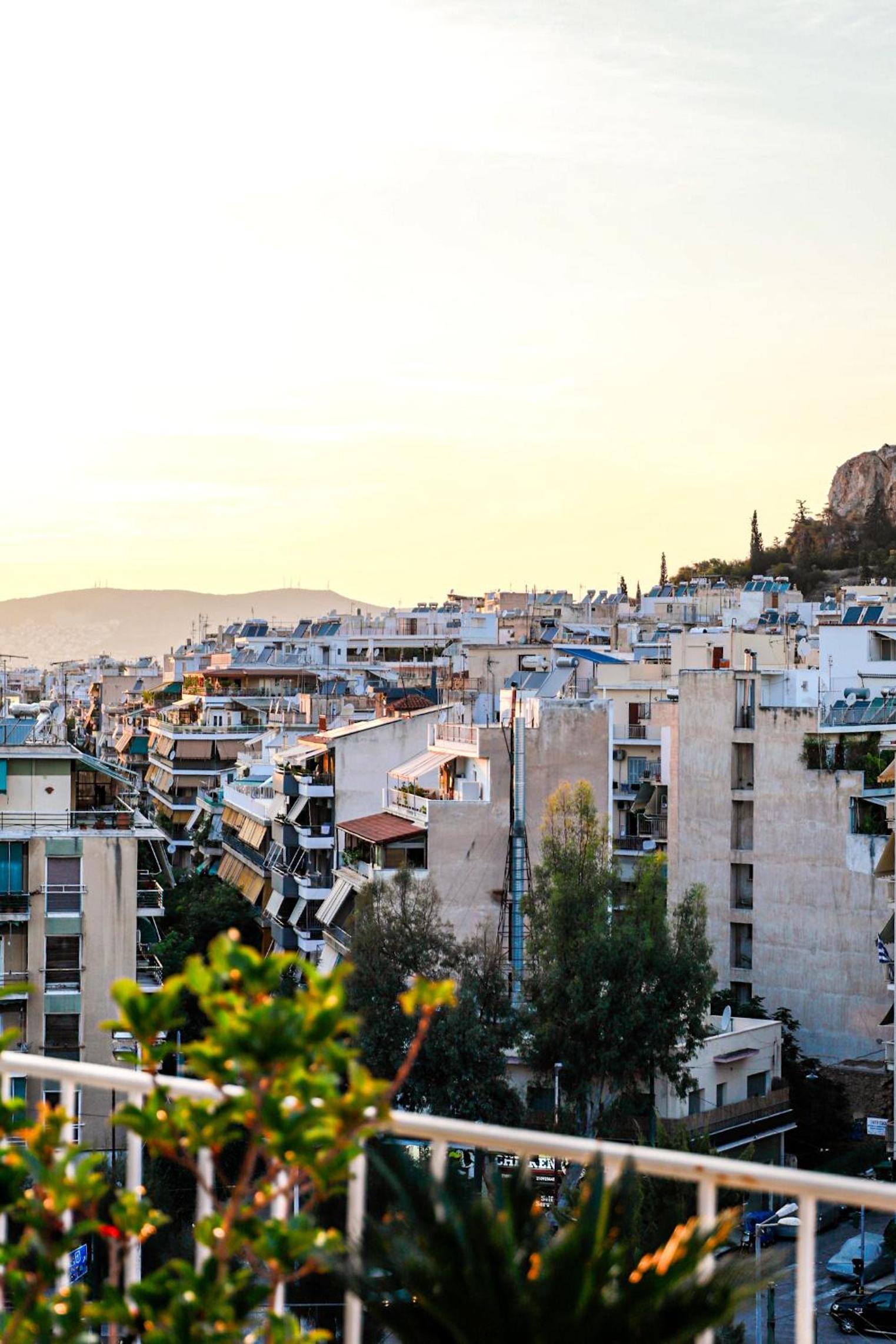 Bachelor Penthouse with Roof Garden access, 15 m walk to Acropolis