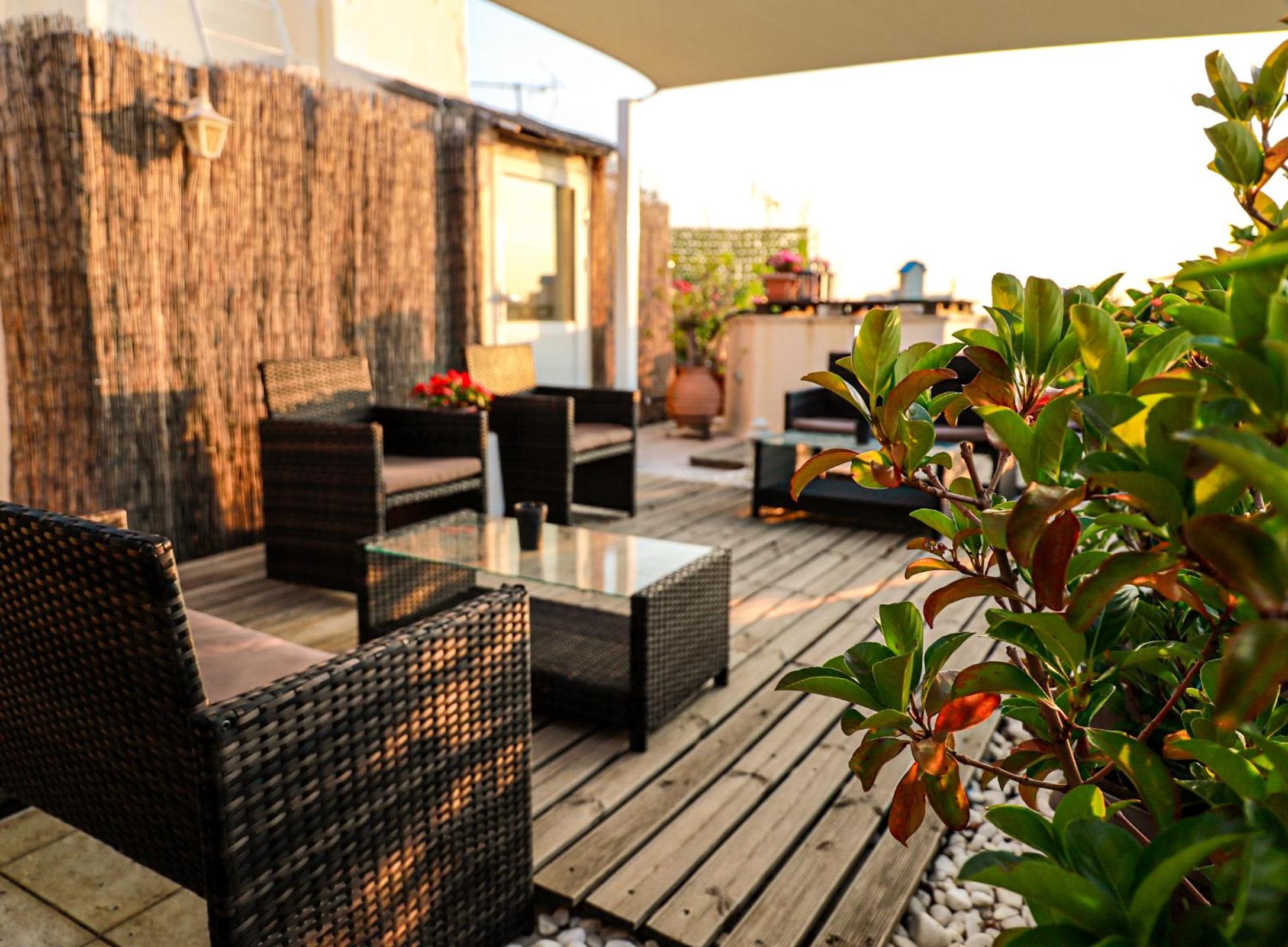 Bachelor Penthouse with Roof Garden access, 15 m walk to Acropolis