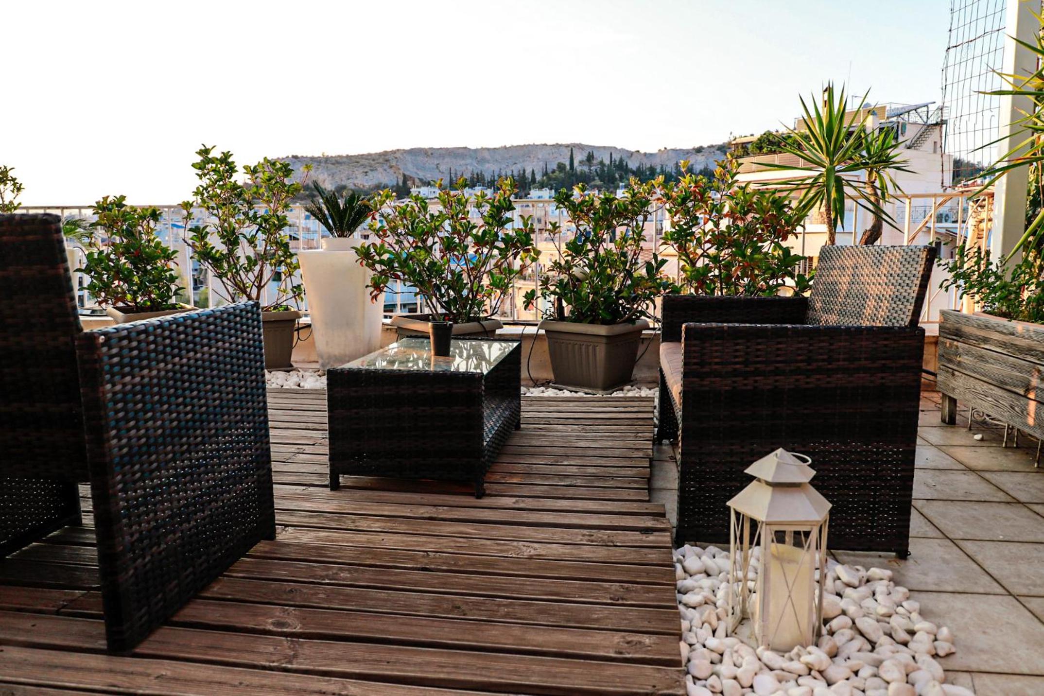 Bachelor Penthouse with Roof Garden access, 15 m walk to Acropolis