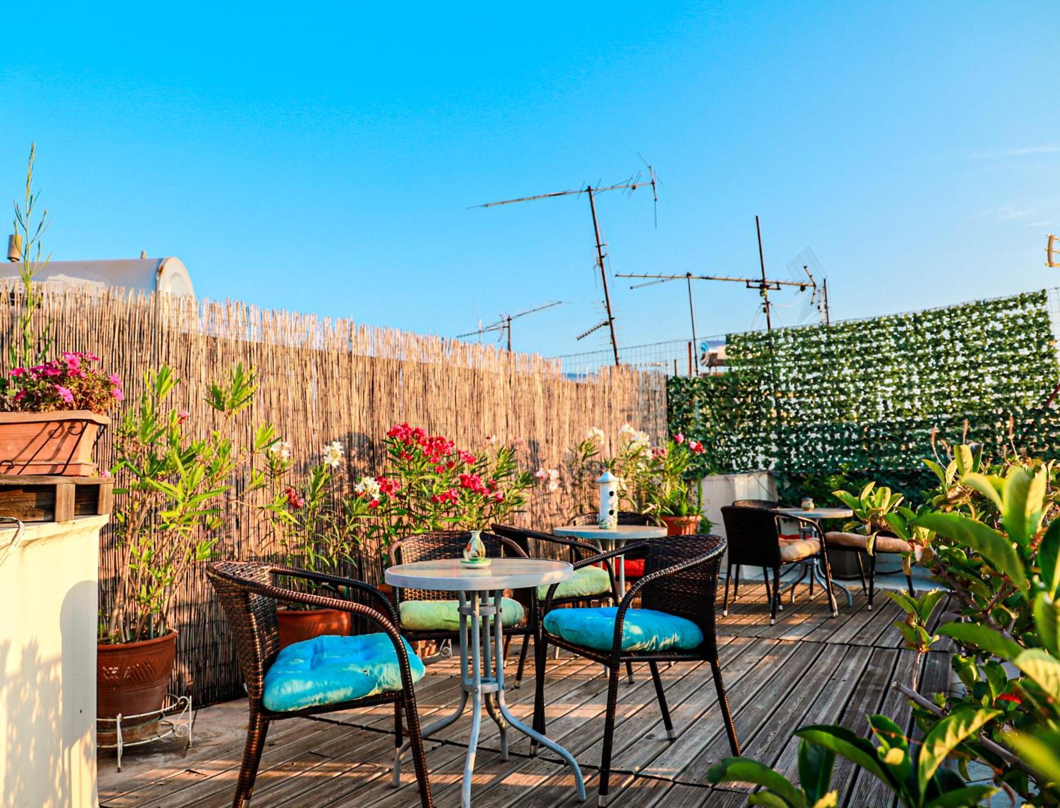 Bachelor Penthouse with Roof Garden access, 15 m walk to Acropolis