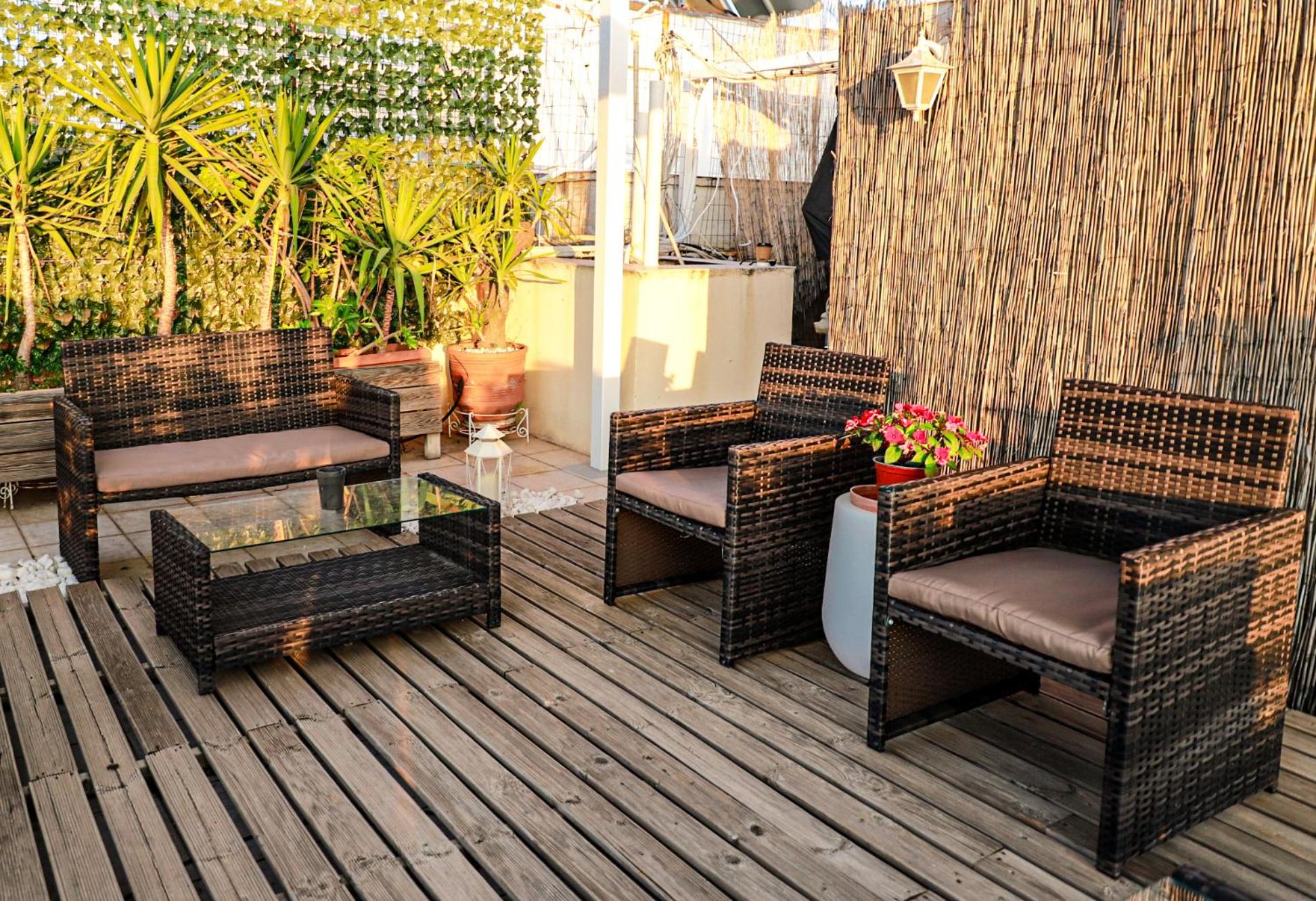 Bachelor Penthouse with Roof Garden access, 15 m walk to Acropolis