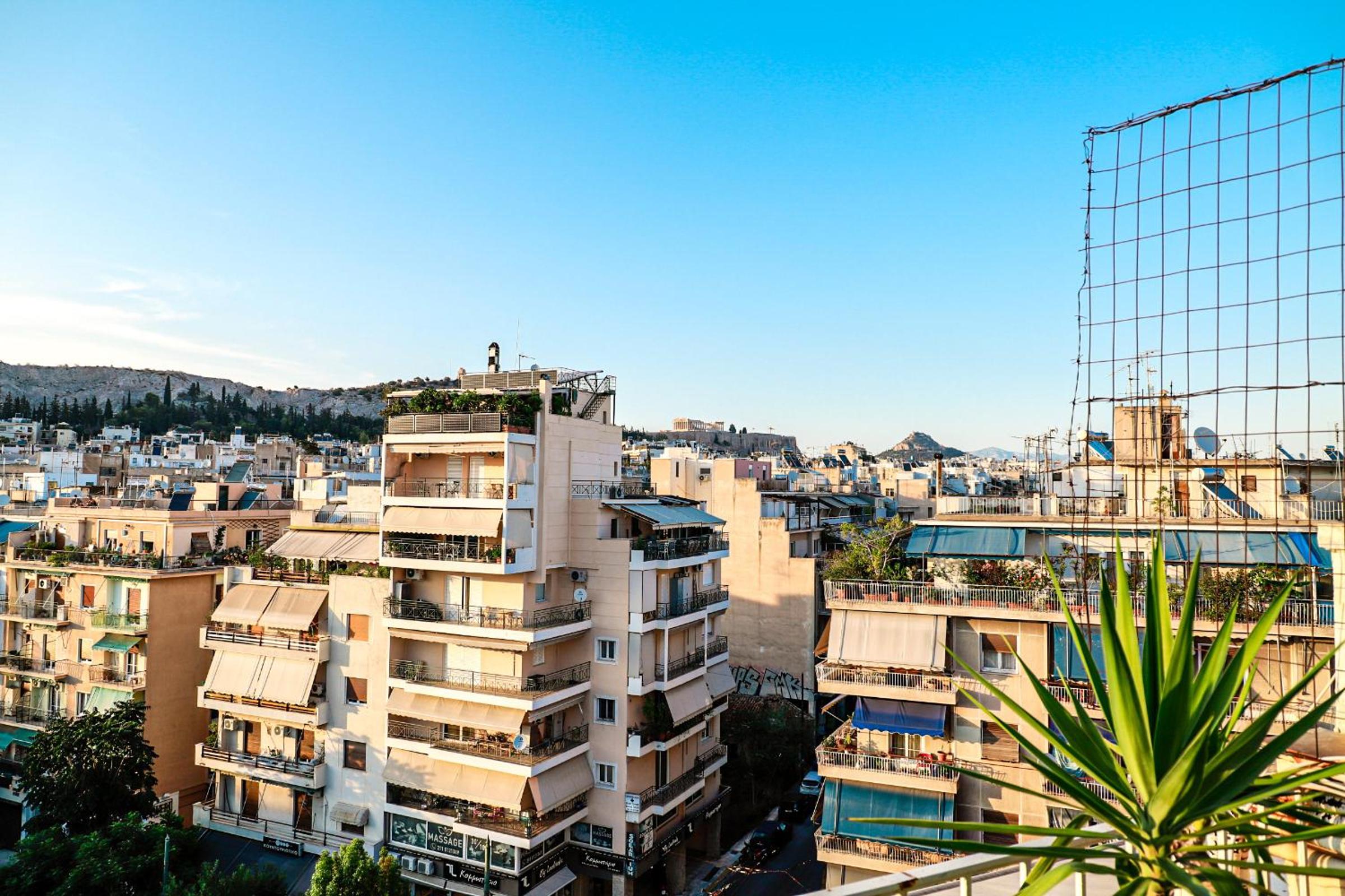 Bachelor Penthouse with Roof Garden access, 15 m walk to Acropolis