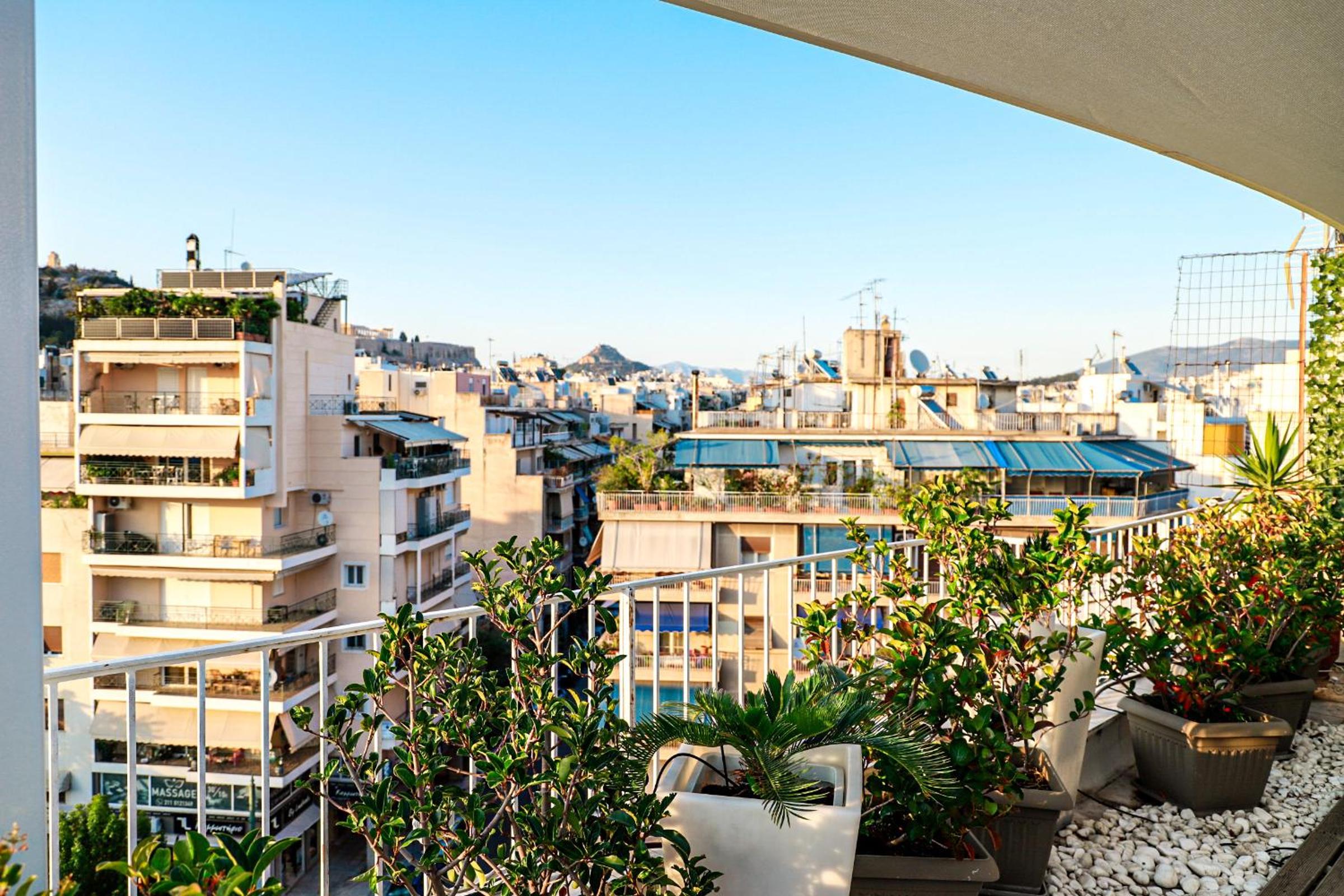 Bachelor Penthouse with Roof Garden access, 15 m walk to Acropolis