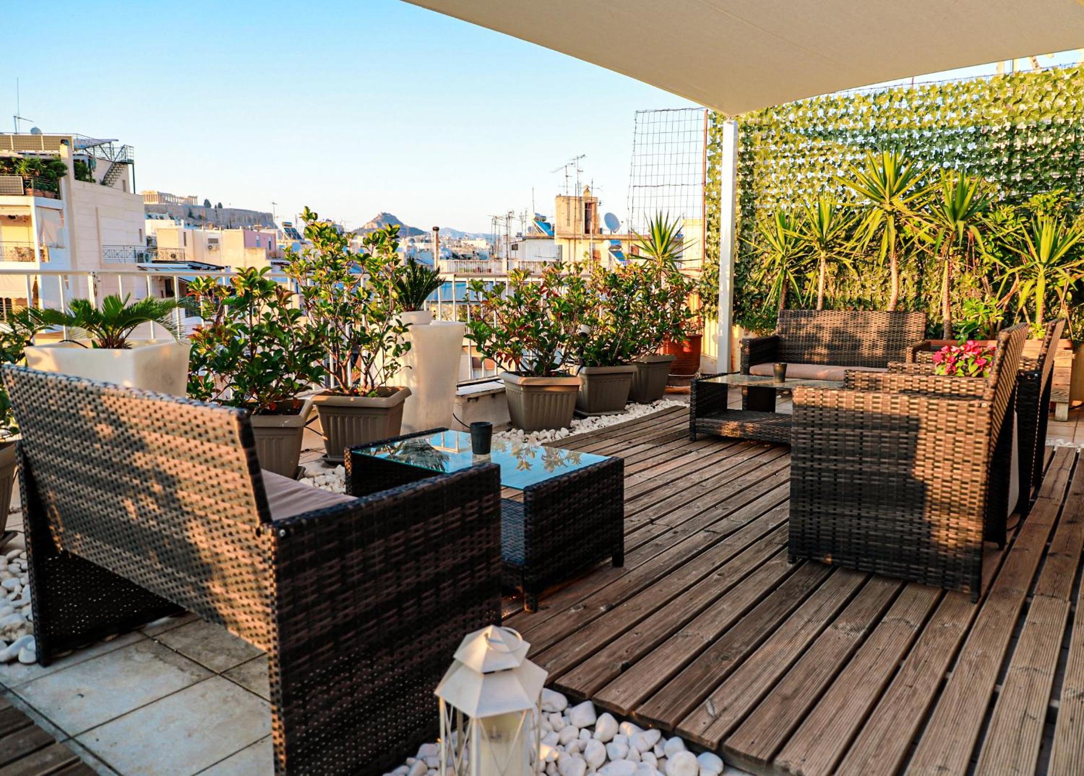 Bachelor Penthouse with Roof Garden access, 15 m walk to Acropolis