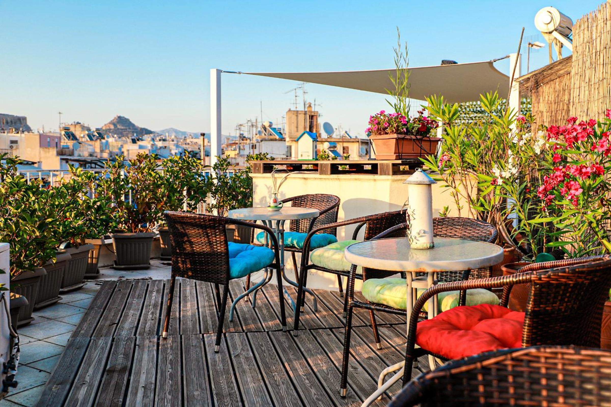 Bachelor Penthouse with Roof Garden access, 15 m walk to Acropolis