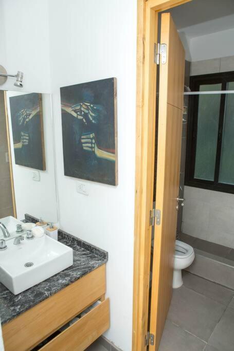 Moderna casa en Chacras de Coria con pileta