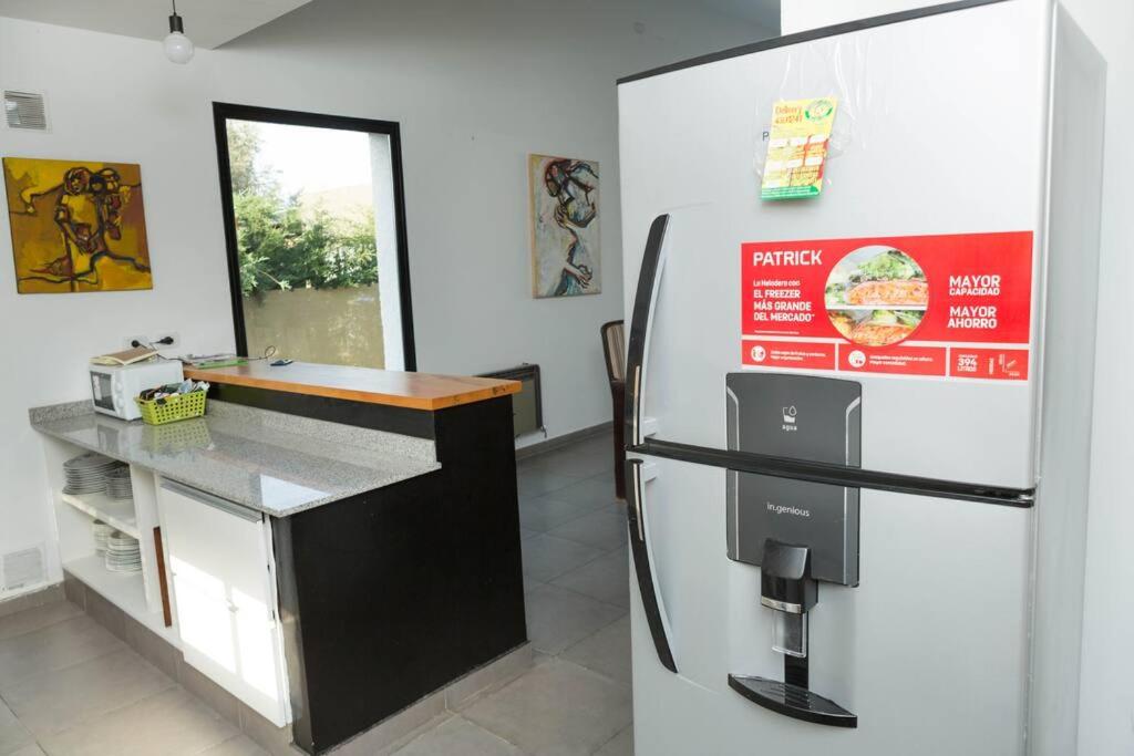 Moderna casa en Chacras de Coria con pileta