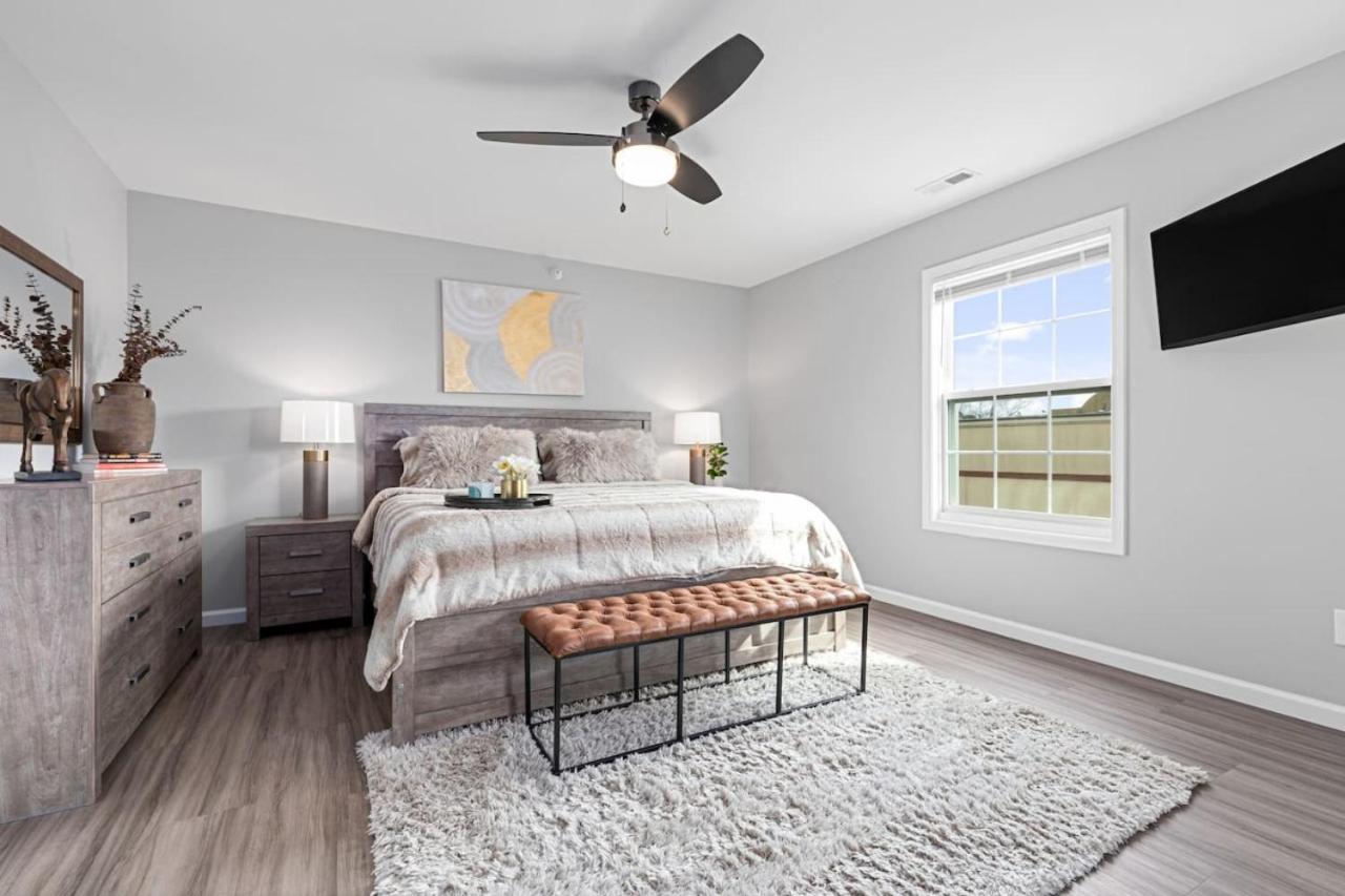 New LUXE APT 3BR Downtown Fay Unit D view 5
