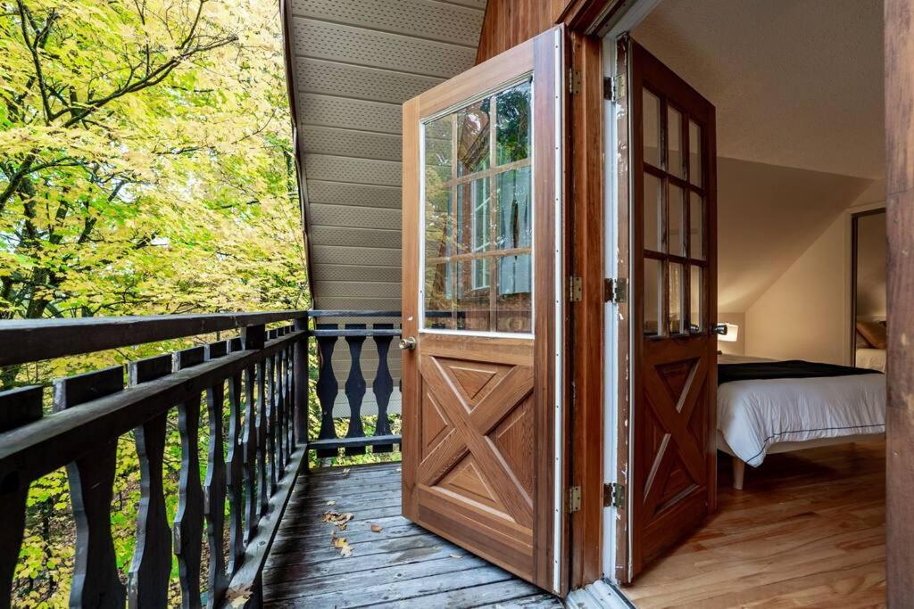 Chalet Mont Cascades w/ Spa & Fibre Optic Internet