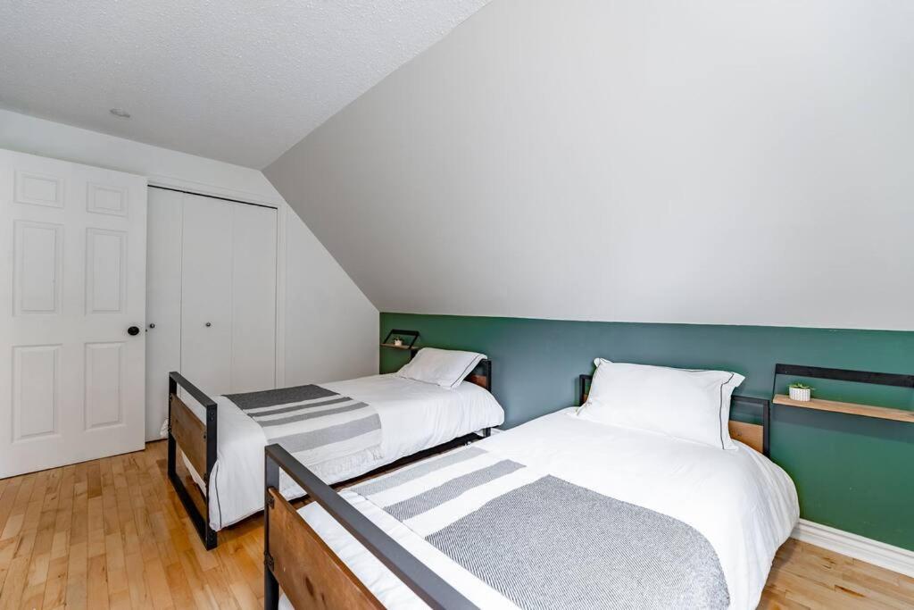 Chalet Mont Cascades w/ Spa & Fibre Optic Internet