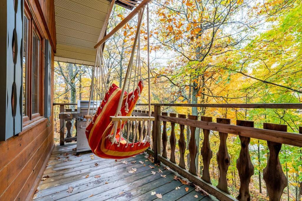 Chalet Mont Cascades w/ Spa & Fibre Optic Internet
