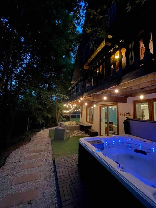 Chalet Mont Cascades w/ Spa & Fibre Optic Internet