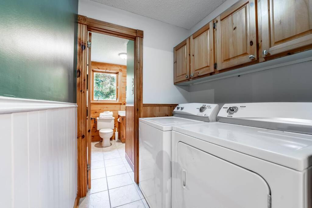 Chalet Mont Cascades w/ Spa & Fibre Optic Internet