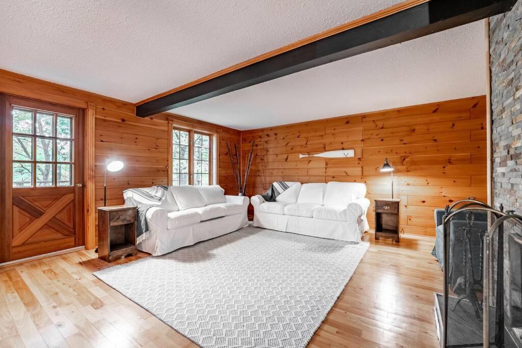 Chalet Mont Cascades w/ Spa & Fibre Optic Internet