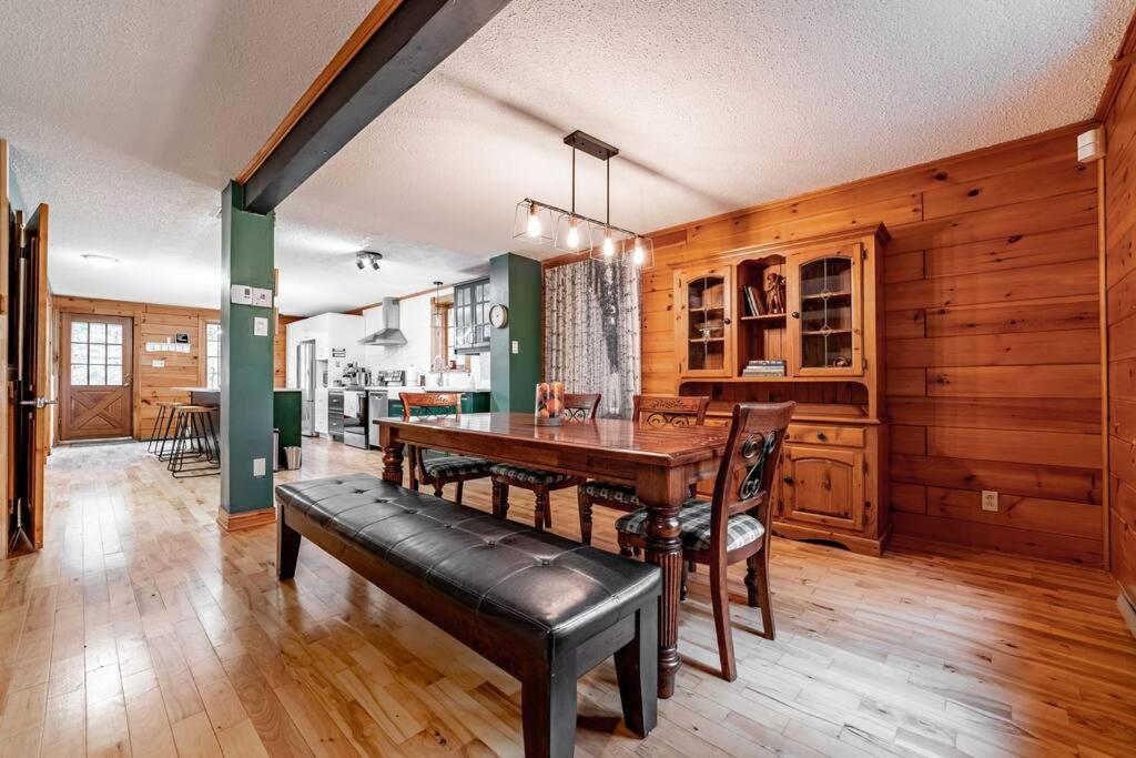 Chalet Mont Cascades w/ Spa & Fibre Optic Internet