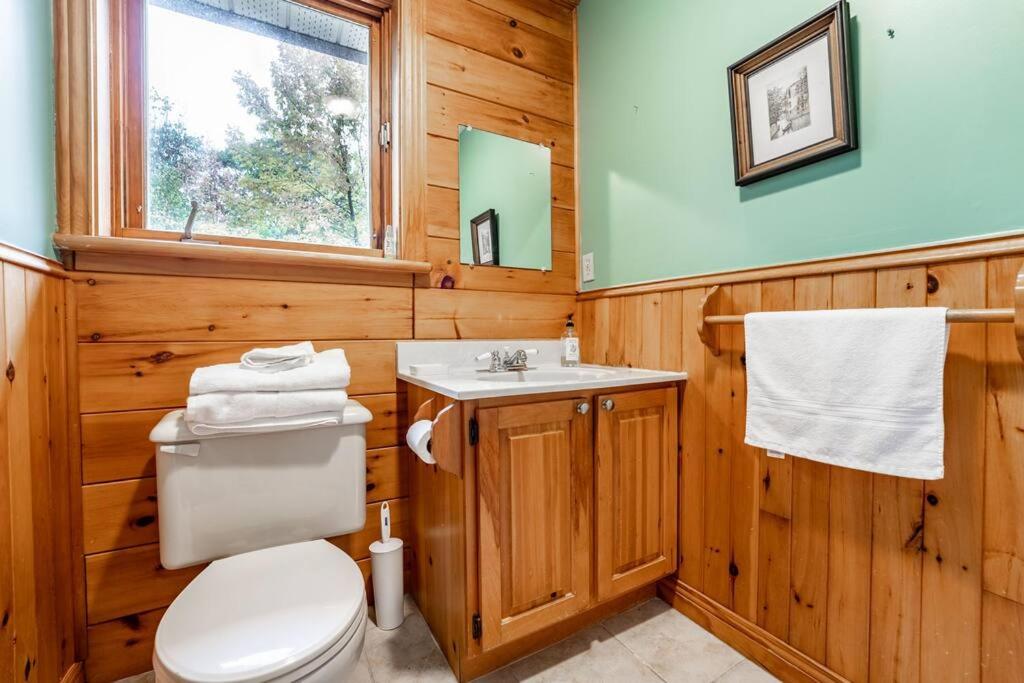 Chalet Mont Cascades w/ Spa & Fibre Optic Internet