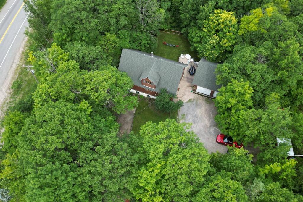 Chalet Mont Cascades w/ Spa & Fibre Optic Internet