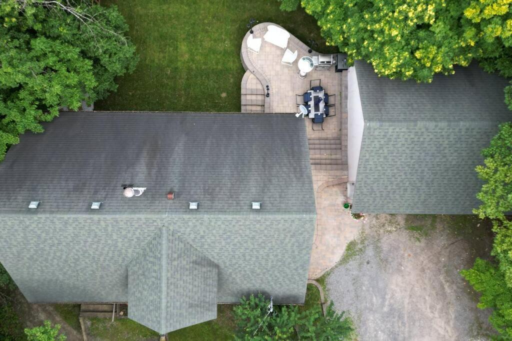 Chalet Mont Cascades w/ Spa & Fibre Optic Internet