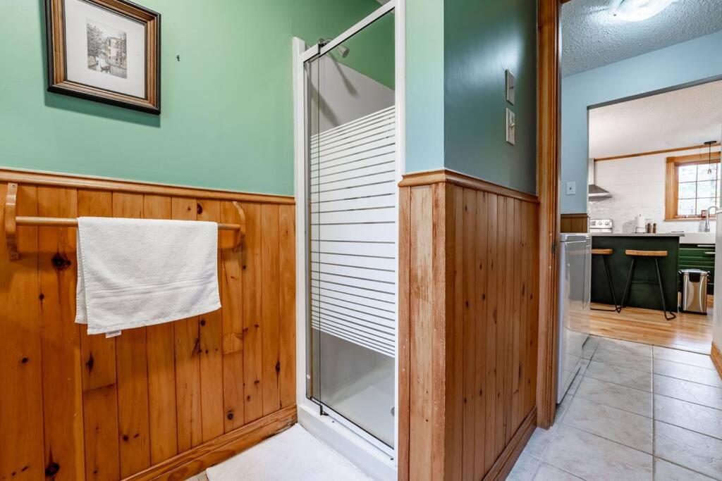 Chalet Mont Cascades w/ Spa & Fibre Optic Internet