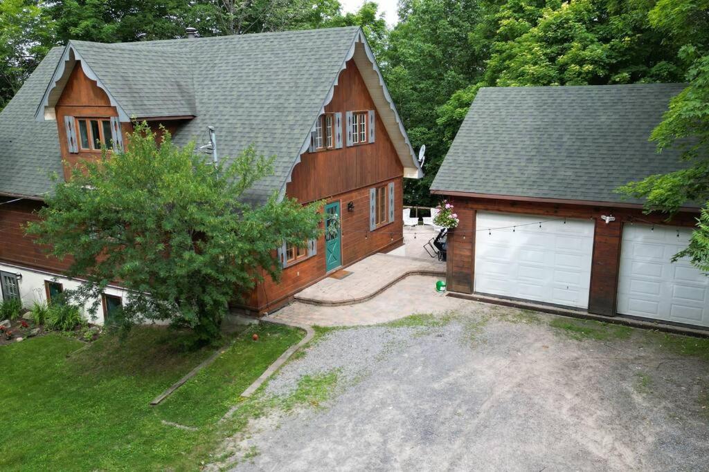 Chalet Mont Cascades w/ Spa & Fibre Optic Internet