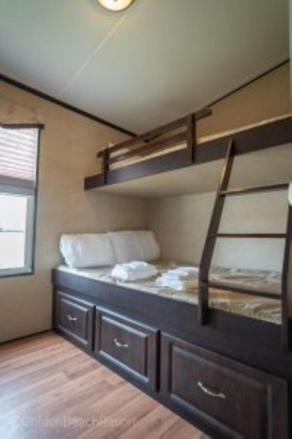 2 Bedroom Harbor Front Cottage 2
