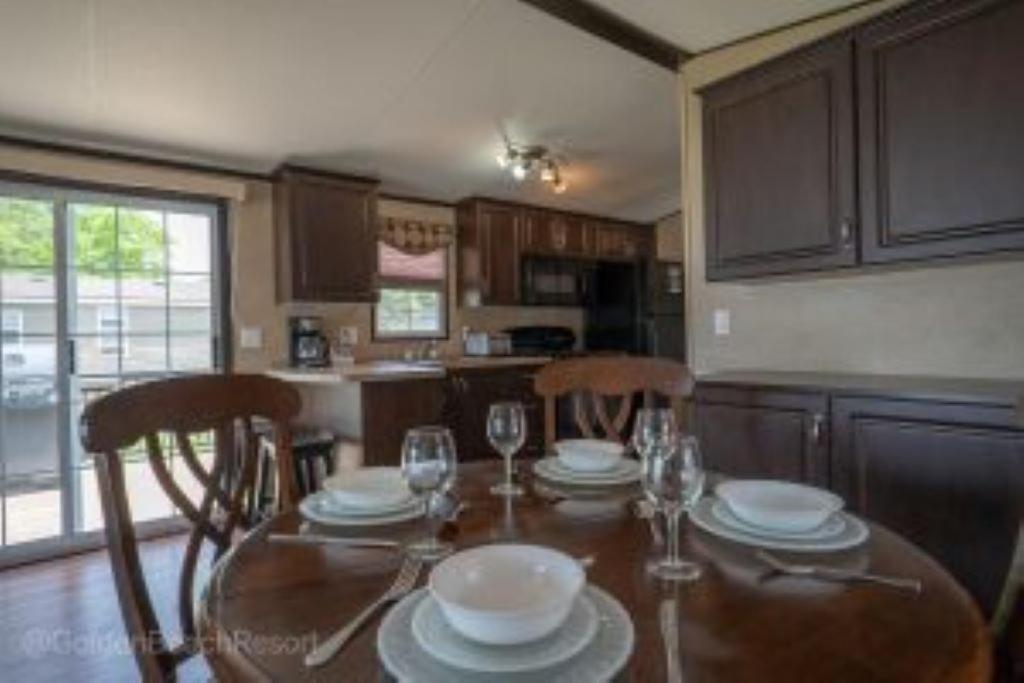 2 Bedroom Harbor Front Cottage 2