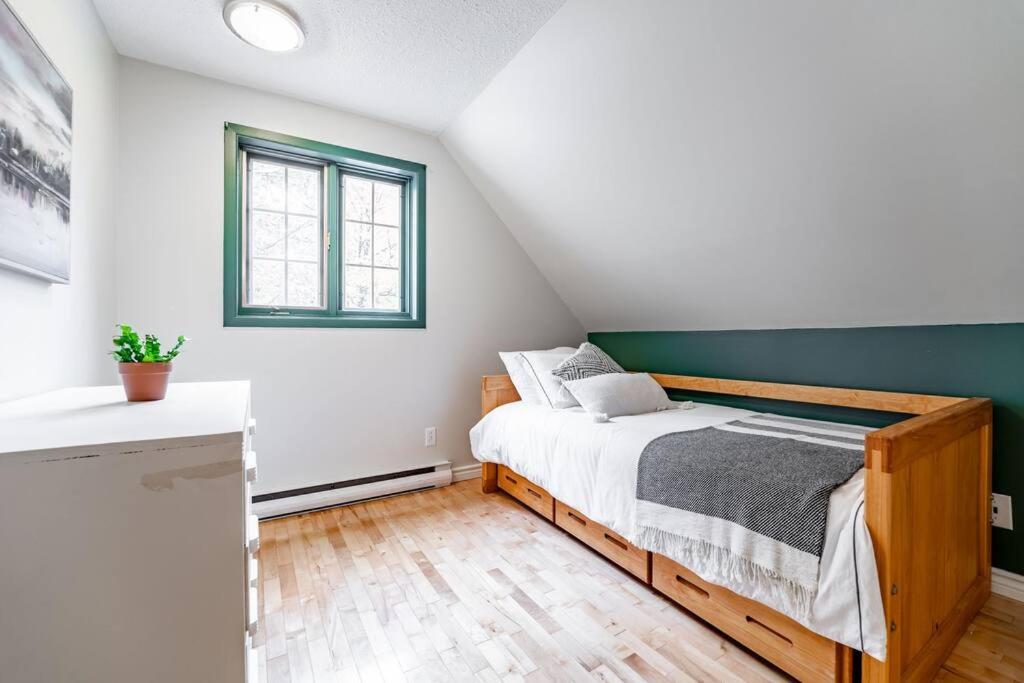 Chalet Mont Cascades w/ Spa & Fibre Optic Internet