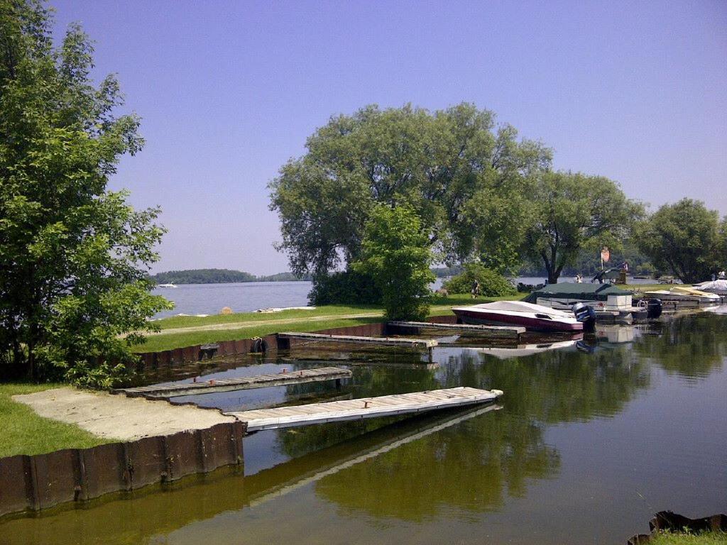 2 Bedroom Harbor Front Cottage 2