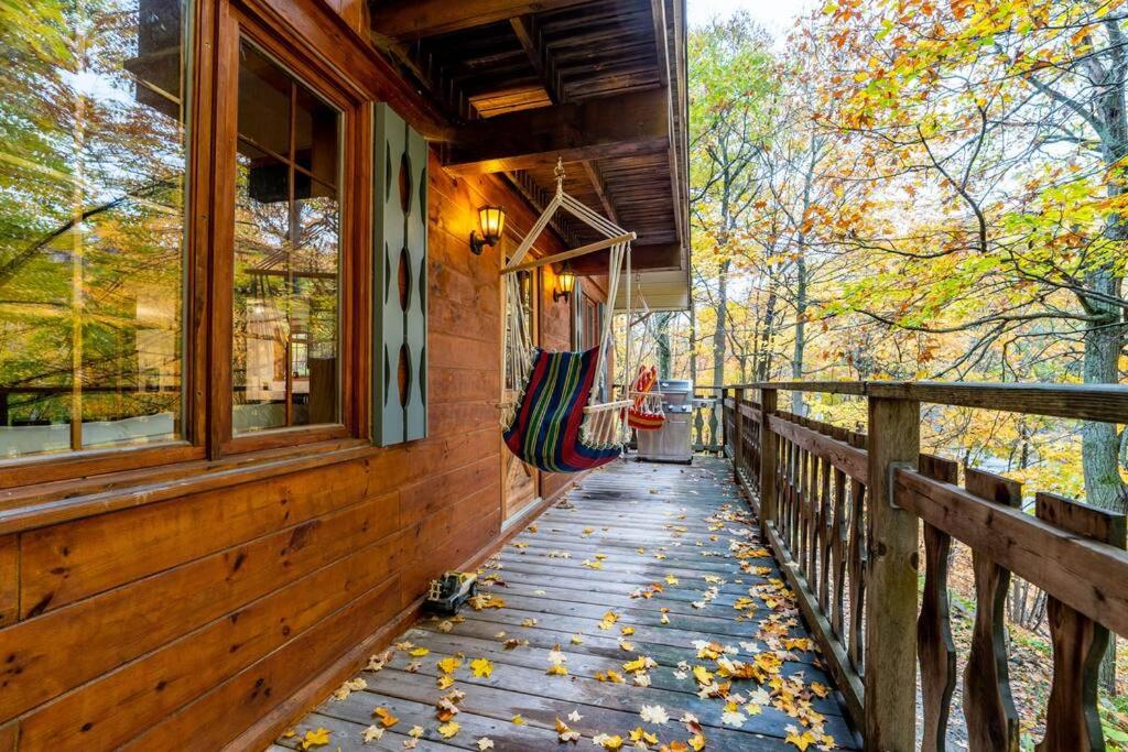 Chalet Mont Cascades w/ Spa & Fibre Optic Internet