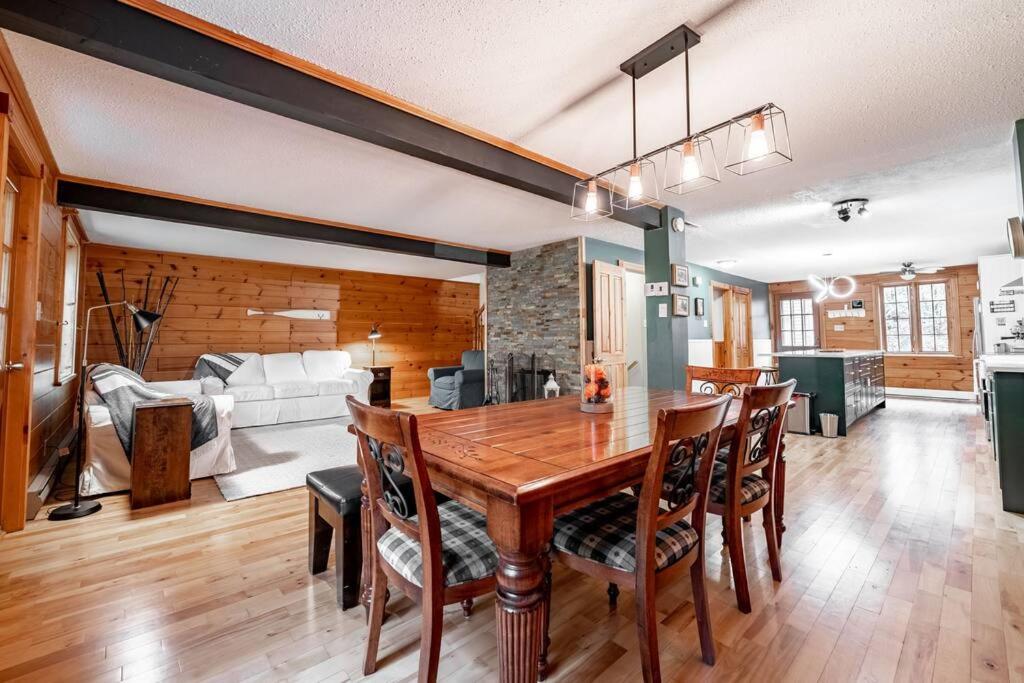 Chalet Mont Cascades w/ Spa & Fibre Optic Internet