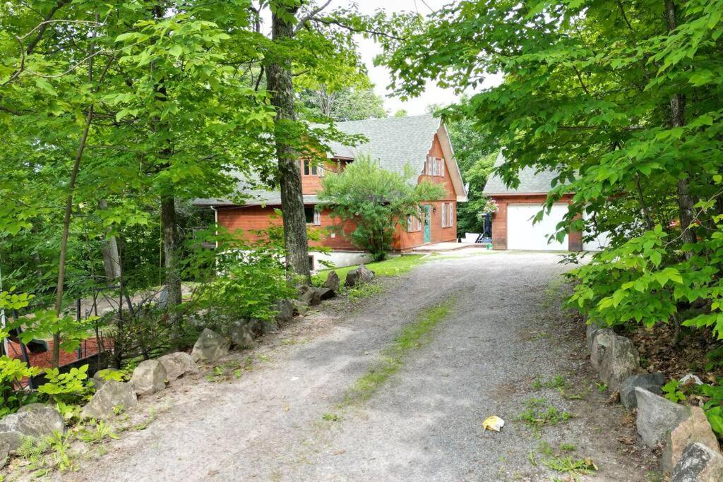 Chalet Mont Cascades w/ Spa & Fibre Optic Internet