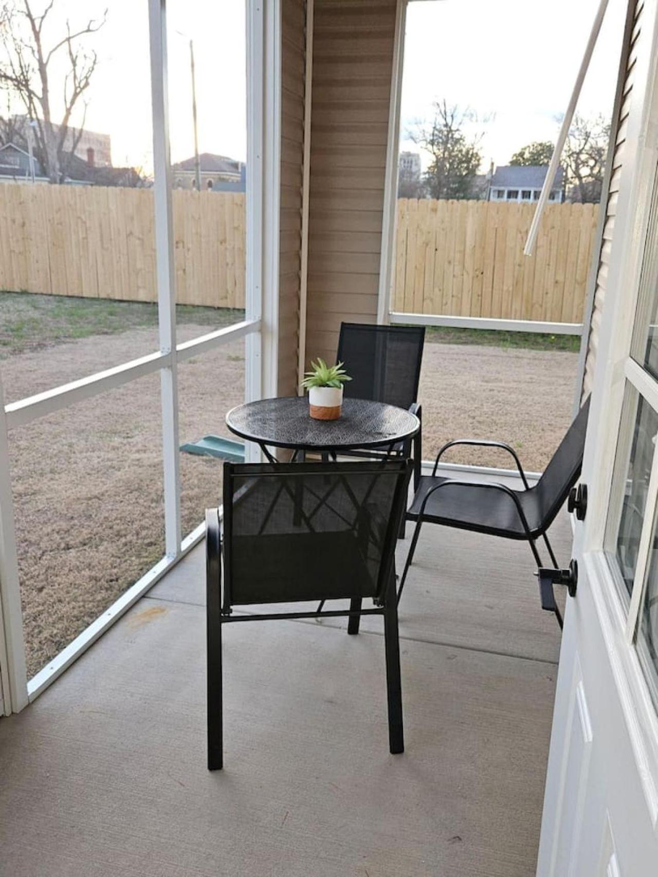 New LUXE APT 3BR Downtown Fay Unit B view 3