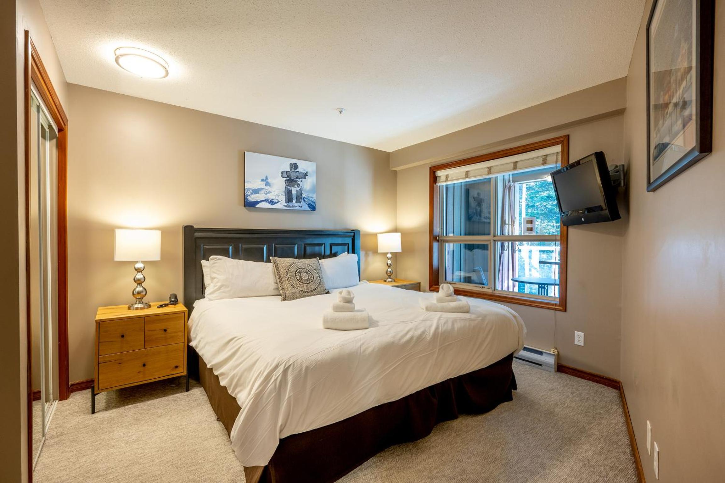 True Ski in Ski out Condo with hot tub and pool at the Aspens