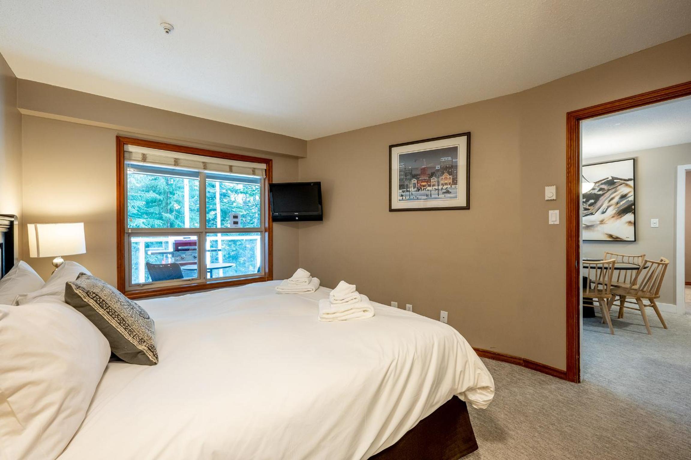 True Ski in Ski out Condo with hot tub and pool at the Aspens