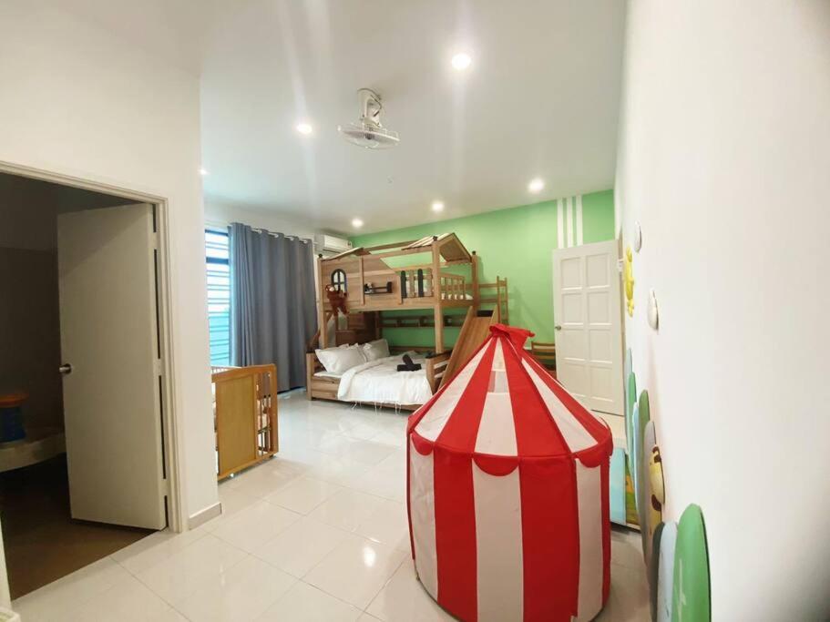 PlayHouse Fun4Kids 22pax 6R5B photo 1