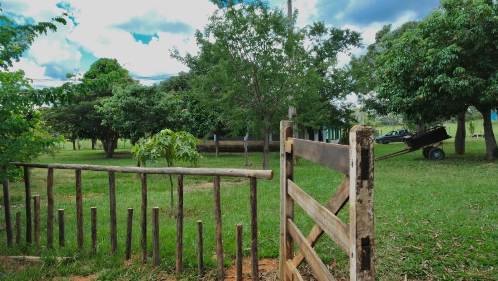 Fazendinha Rústica com Piscina Próxima a Curvelo