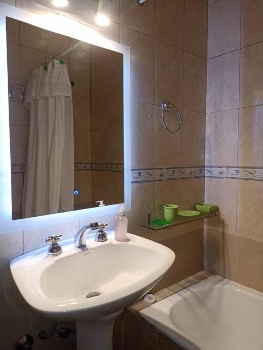 Excelente ubicación en Av Colón, balcón y cochera