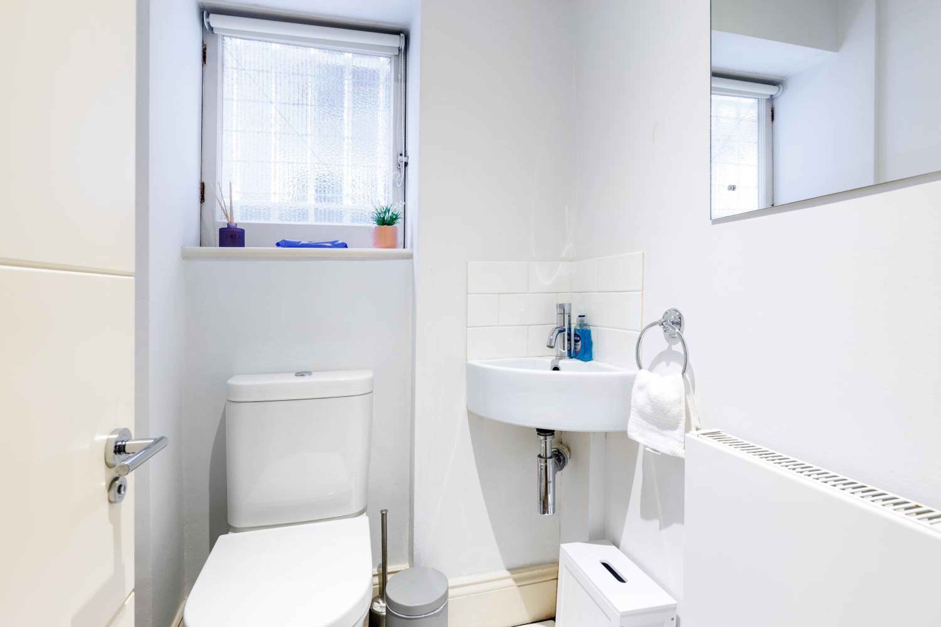 Spacious 2-Bed Flat / 10 mins from the Centre