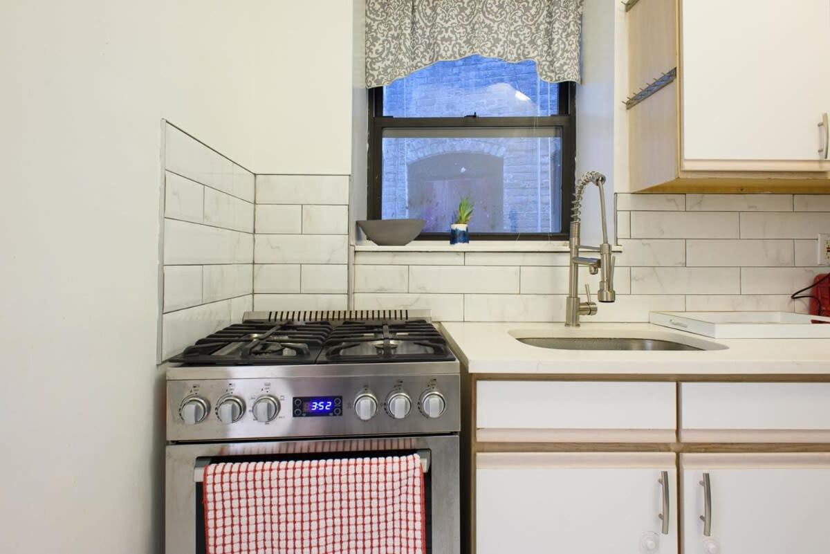 428-2E Newly furnished 2BR Prime Midtown sleeps 5