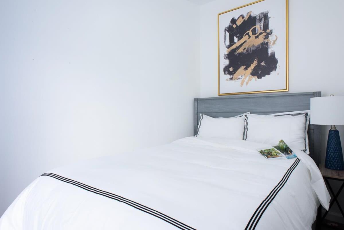 428-2E Newly furnished 2BR Prime Midtown sleeps 5