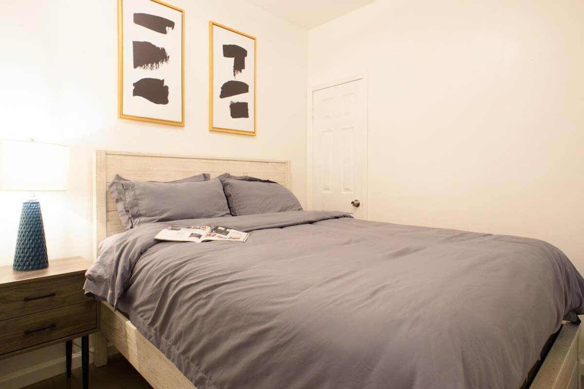 428-2E Newly furnished 2BR Prime Midtown sleeps 5