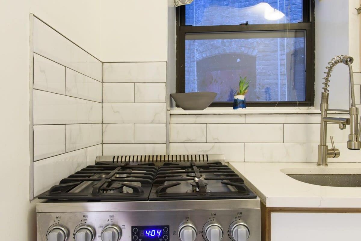 428-2E Newly furnished 2BR Prime Midtown sleeps 5