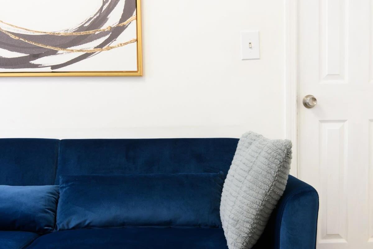 428-2E Newly furnished 2BR Prime Midtown sleeps 5