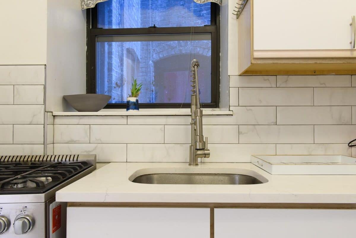 428-2E Newly furnished 2BR Prime Midtown sleeps 5
