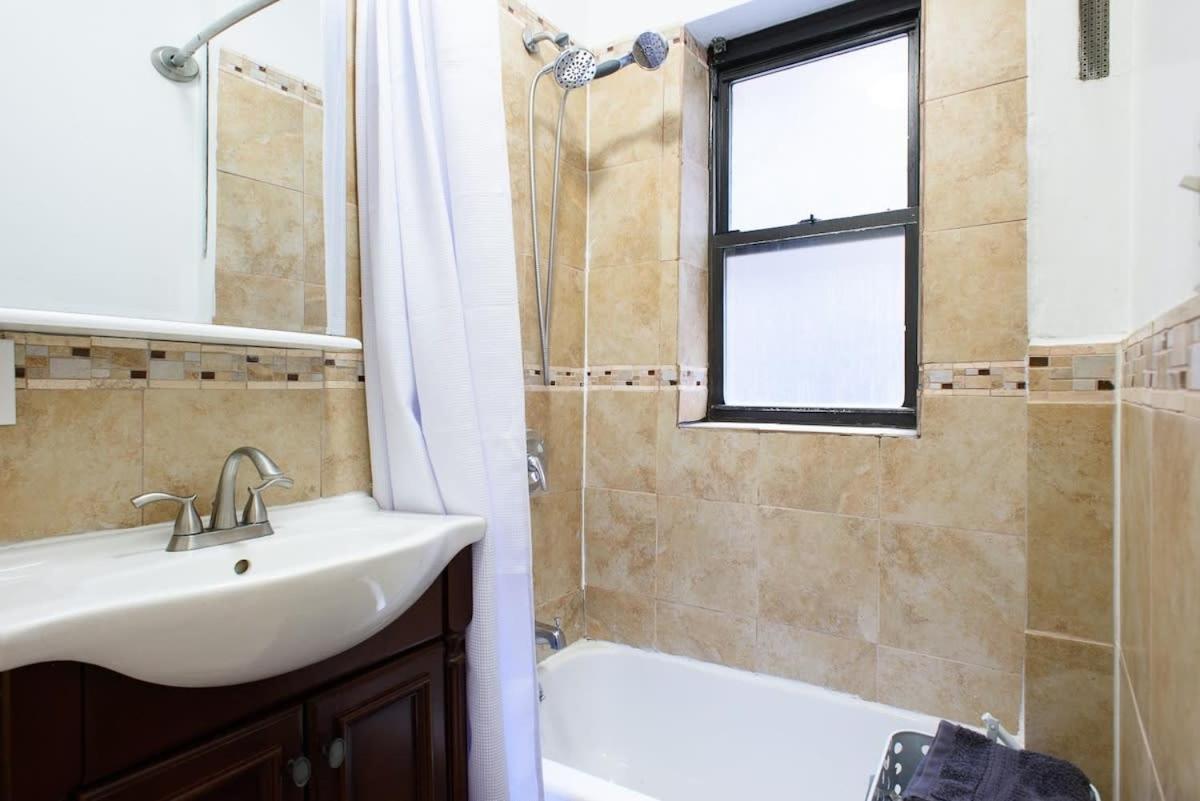 428-2E Newly furnished 2BR Prime Midtown sleeps 5