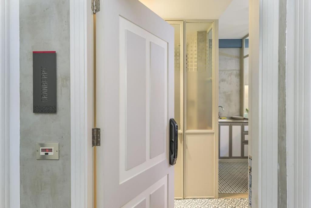 Cranberry 1-BR Toot in Mar Mikhael view 5