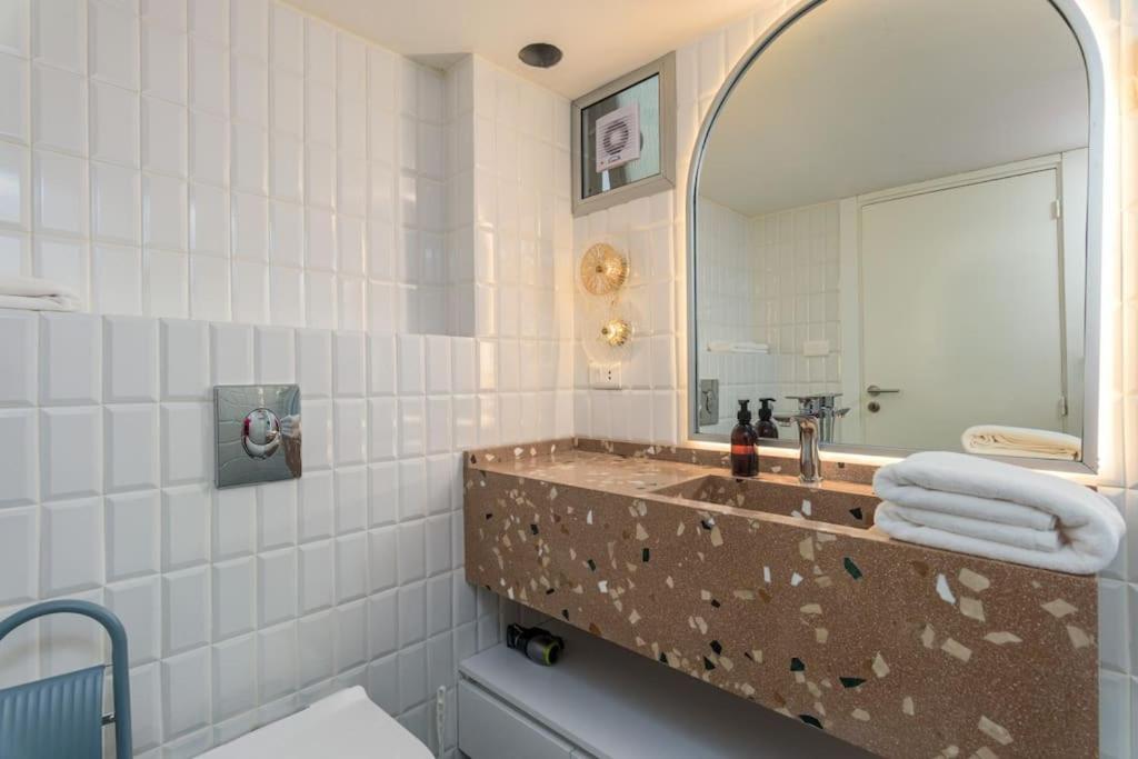 Perla's 2-BR Apt in Mar Mikhael view 5