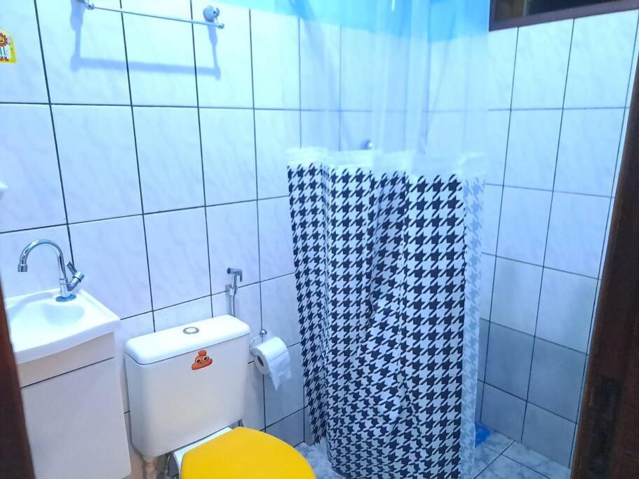 Perto de tudo em Lumiar com churrasqueira, fogão a lenha e estacionamento
